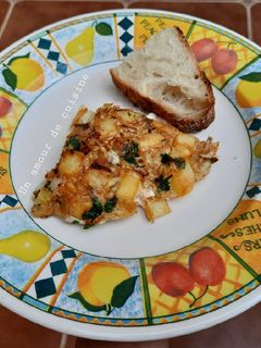Une photo de Frites omelette 🥔🥚🍴