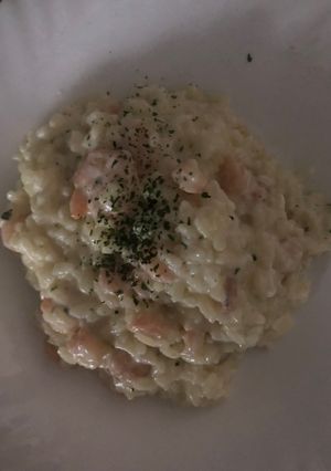 Una foto de Arroz caldoso con crema de gambas 🦐