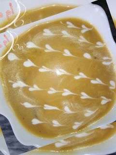 صورة لوصفة حساء العدس الاحمر باليقطين