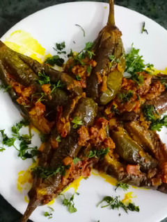 भरवा बैंगन (Stuffed baingan Recipe in Hindi) रेसिपी मुख्य फोटो