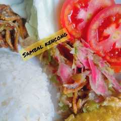 A picture of Sambal kencong (kecombrang).