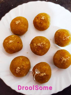 சக்கரைவள்ளி தேங்காய் லட்டு (Sarkaraivalli thenkaai laddo recipe in tamil) செய்முறை முக்கிய புகைப்படம்