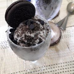 A picture of Oreo icecream.