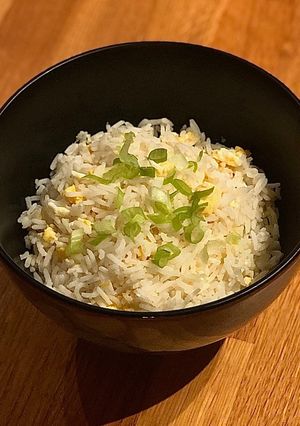 A picture of 蛋炒饭 Egg Fried Rice {Vegetarian}.