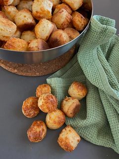 Roppanós sajtos-túrós pogácsa recept fotója