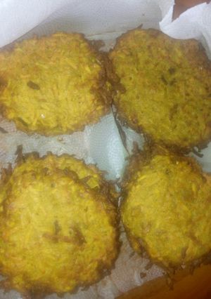 Una foto de Tortitas de zanahoria con polvo de camarón a la Mario, s