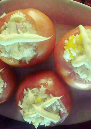 Una foto de Tomates Rellenos de Arroz ❤ riquísimos