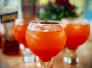 Foto principal de Cóctel Aperiña (Aperol y Piña)