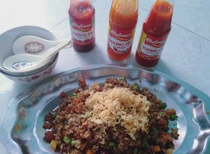 Hình của món Cơm chiên Dương Châu hắc xì dầu Chà bông.