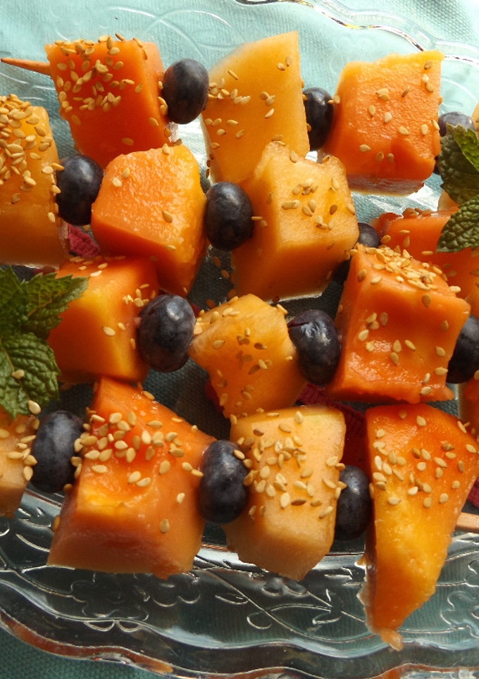 Una foto de Pinchos de fruta