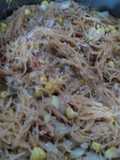Fideos de arroz con atún y choclo