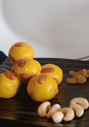 केसरी रवा लड्डू रेसिपी मुख्य फोटो
