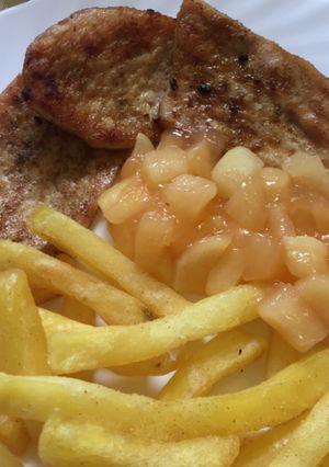 Fűszeres grapefruitos almaszósszal nyakon öntött grillezett csirkemell recept fotója