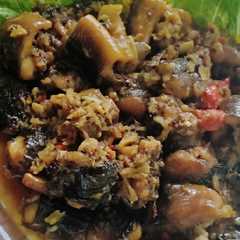 รูปของ Belut bumbu pecak santen