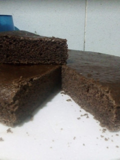 Una foto de Torta húmeda de cacao y malta vegana 🌱🍫