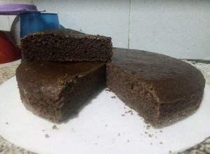 Una foto de Torta húmeda de cacao y malta vegana 🌱🍫