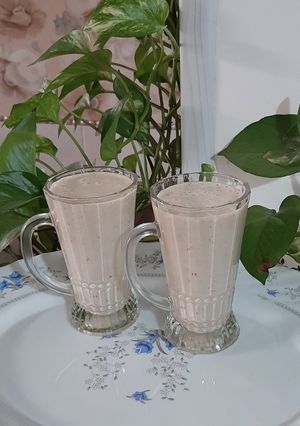 عکسی از دستور اسموتی شیر وموز وخرما