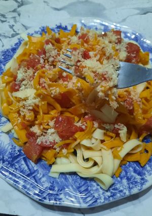 Una foto de Cintas bicolor con salsa rápida (para frezar)