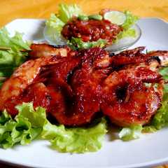 A picture of Udang bakar madu + sambal tomat terasi.