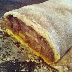 A picture of Apple strudel.
