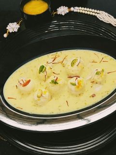 मम्मा स्पेशल अंगुरी मँगो रबडी (angoori mango rabdi recipe in marathi) रेसिपी चे मुख्य फोटो 