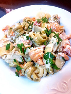 Una foto de Trottole tricolore con bacon y alcachofas a la crema