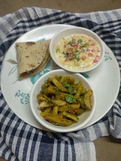 ટિંડોળા બટાકા નું શાક (Tindora Bataka Shak Recipe In Gujarati) રેસીપી મુખ્ય ફોટો