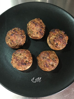 Una foto de Champiñones rellenos de queso manchego, nueces y pasas