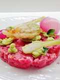 Tartare di filetto di vitello con crema di avocado e verdure