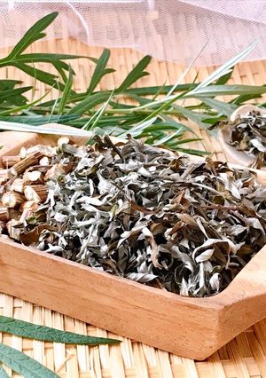 Hình của món 🌱 Trà Ngải Cứu Sao Khô.