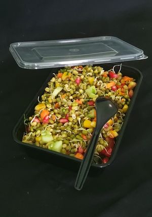 कॉर्न और मूंग स्प्राउट्स सलाद(corn aur moong sprouts salad recipe in hindi) रेसिपी मुख्य फोटो