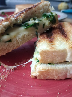 Una foto de Sándwich Espinaca-Queso