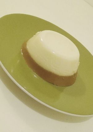 Una foto de Panna Cotta de Chocolate Blanco y Café