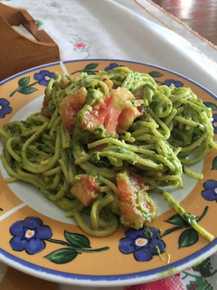 Una foto de Tallarines con palta