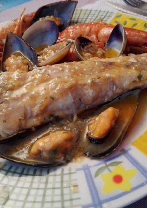 Una foto de Rape y compañía a la marinera. Cocina a tres niveles
