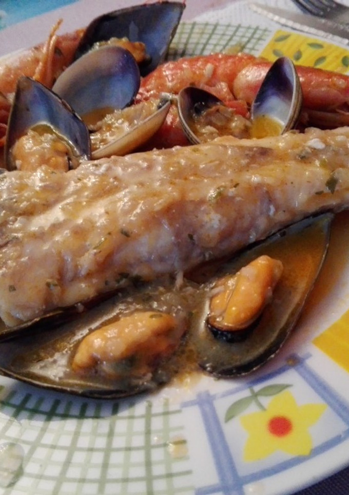 Una foto de Rape y compañía a la marinera. Cocina a tres niveles