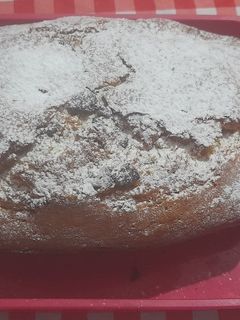 Una foto de Budín de banana con dulce de leche 🍌