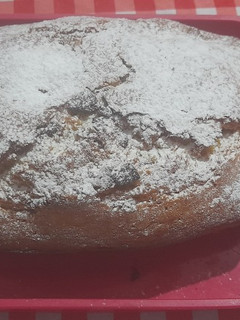 Una foto de Budín de banana con dulce de leche 🍌