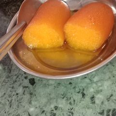 A picture of Gulab jamun.