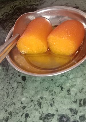 A picture of Gulab jamun.