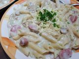 Macaroni crem keju sosis
