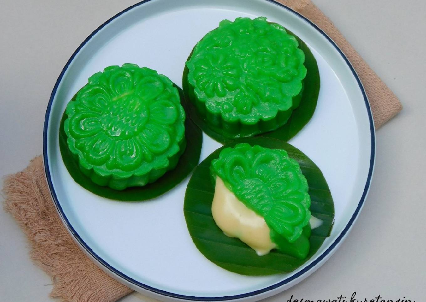 Mooncake/ Kue Ku Pandan Keju