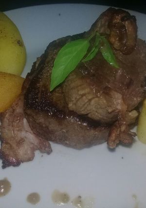 Una foto de Medallones de res