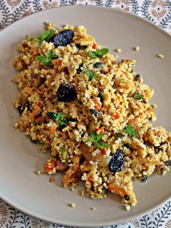 Una foto de Cous Cous especiado con frutos secos