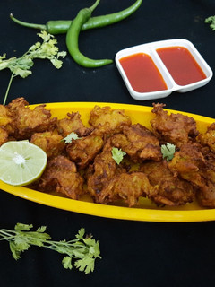 दूधी के लहसुनिया भजिए (dudhi ke lehsuniya bhajiye recipe in Hindi) रेसिपी मुख्य फोटो