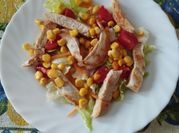 Una foto di insalata di pollo con maionese