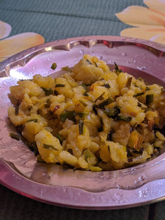 आलू और प्याज़ के सागे की सब्जी (aloo aur pyaz ke saag ki sabzi recipe in Hindi) रेसिपी मुख्य फोटो