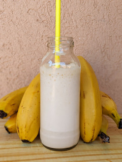 Una foto de Licuado de banana split 🍌