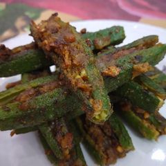 A picture of Besan wali kurkuri bhindi.