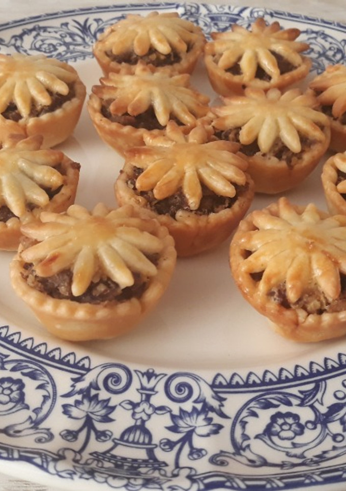 Una foto de Mini empanada de pringá